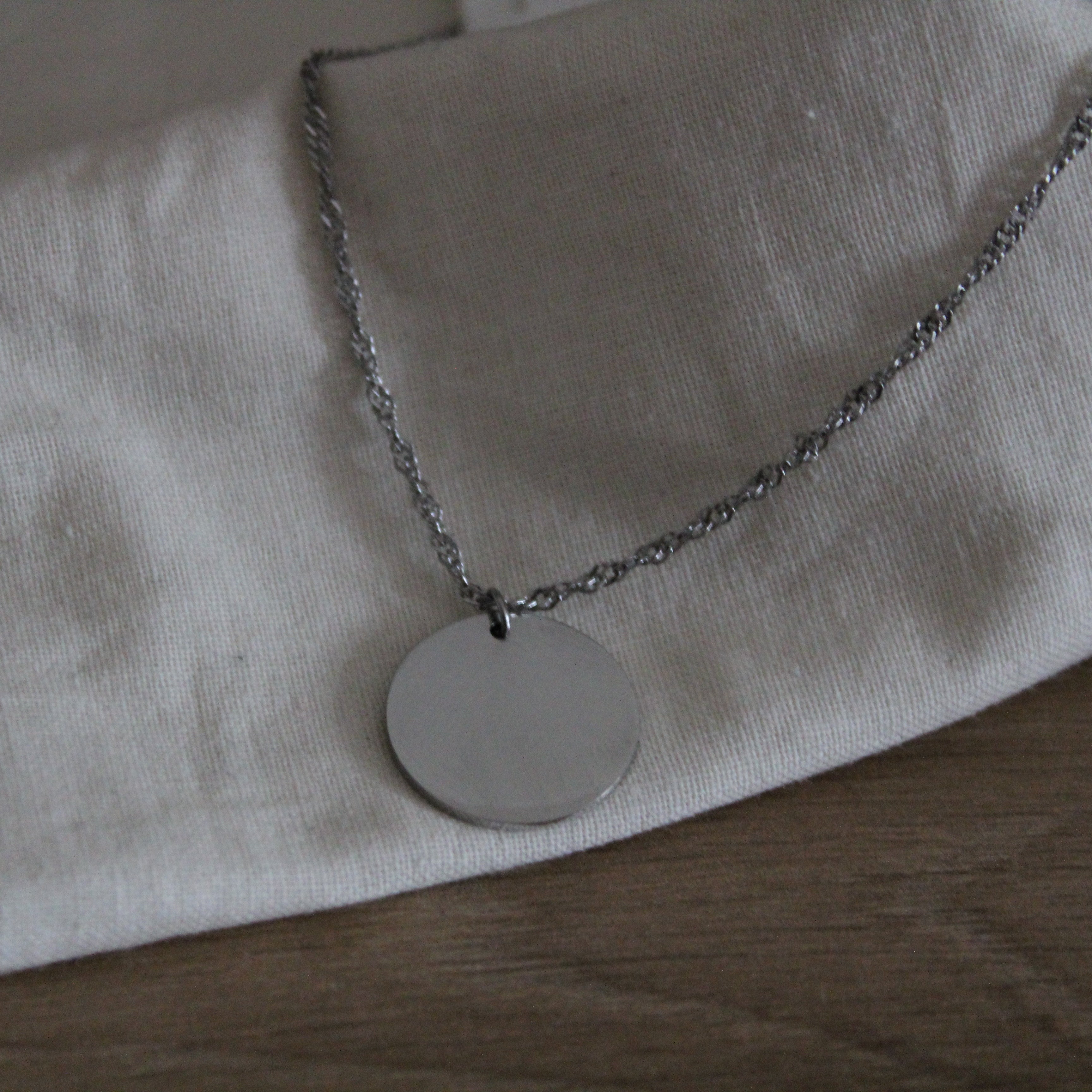 Collier avec gravure chaîne torsadée