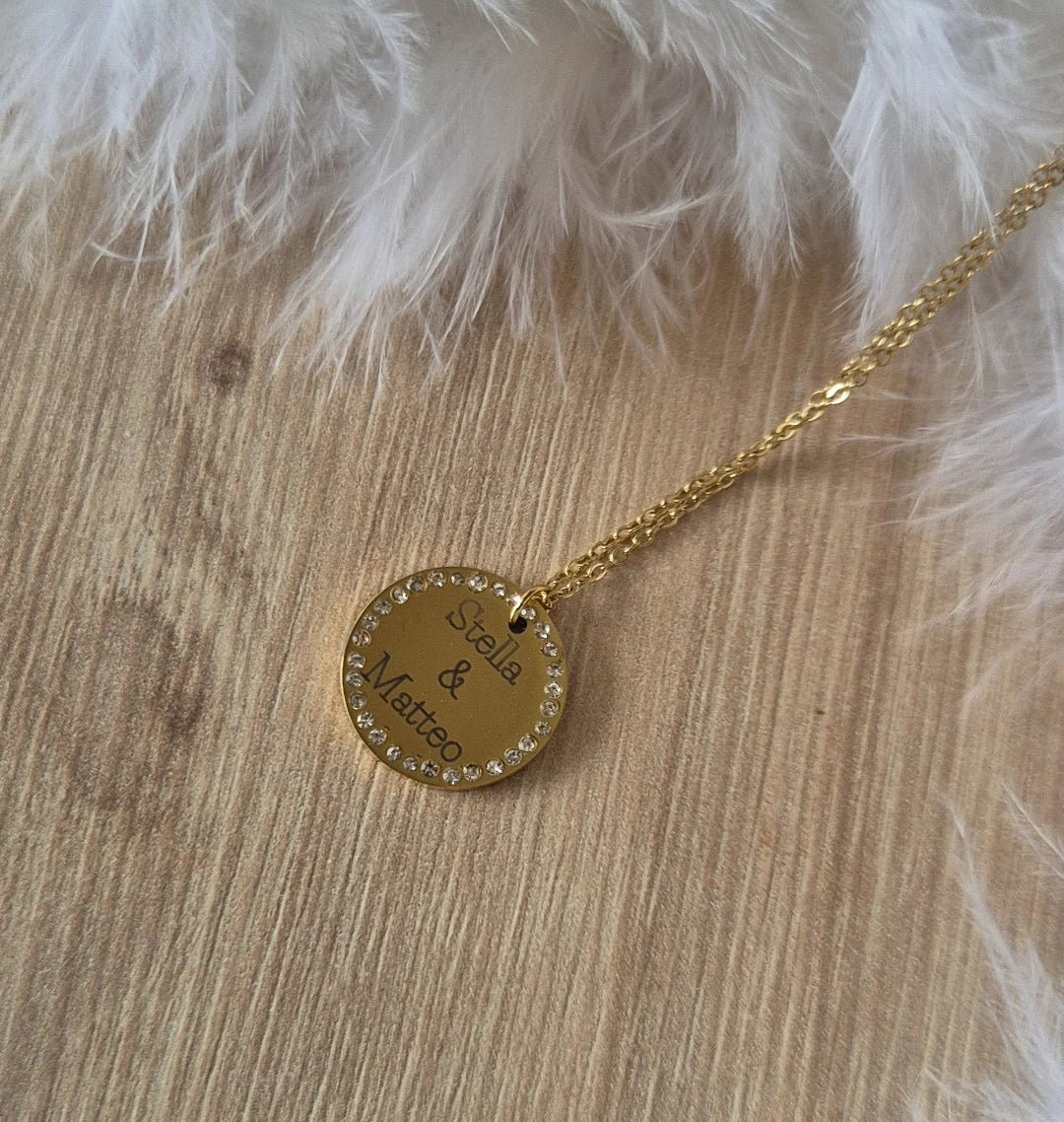Collier avec strasse sur la médaille avec Gravure Personnalisée
