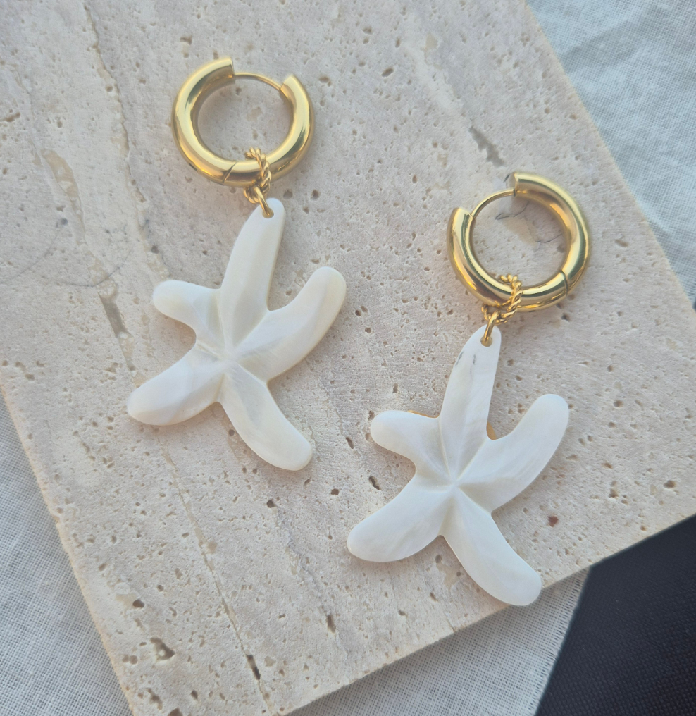 Boucle d'oreille étoile blanche