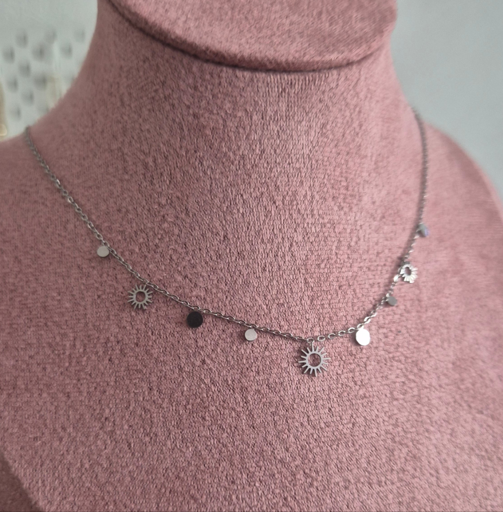 Collier Laura