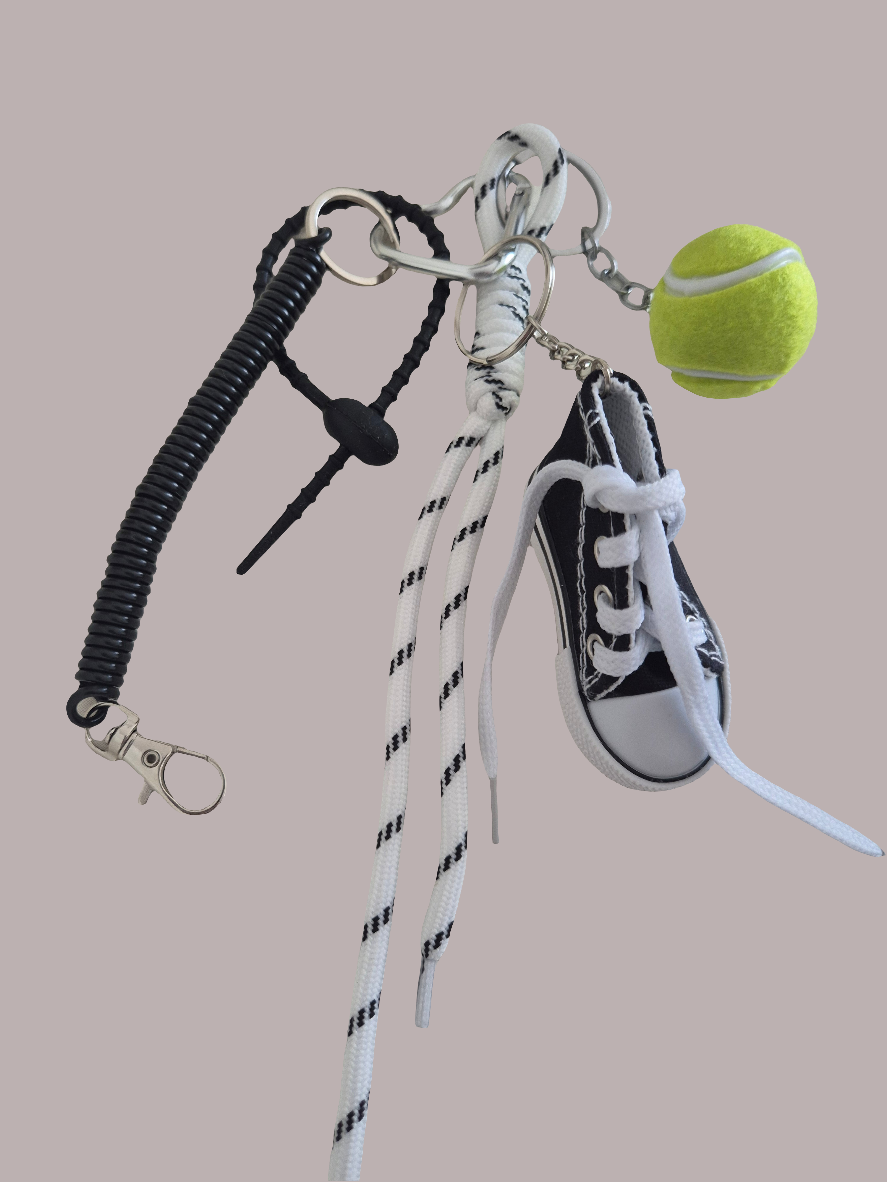 Grigri converse et sa balle de tenis